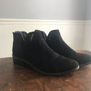 BLACK CUTOUT BOOTIES!